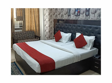 Hotel Near Noida Sector 18 Metro Station - Services: Other