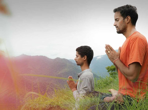 200 Hour Yoga Teacher Training in Rishikesh India - กีฬา/โยคะ
