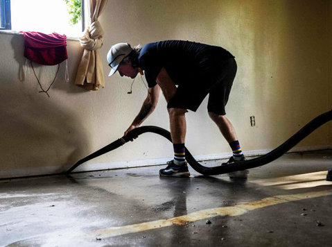 Emergency Carpet Flood Water Extraction in Melbourne, Pro Cl - Limpieza