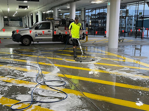 Expert Commercial Car Park Cleaning in Port Melbourne - Limpieza