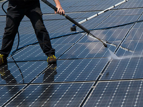 Solar Panel Cleaning in Richmond - சுத்தப்படுத்துதல்