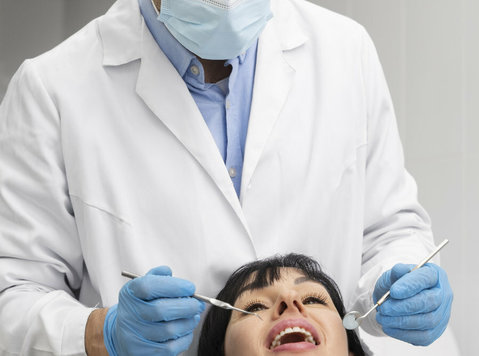 Professional Teeth Cleaning Services in Victoria - Sonstige