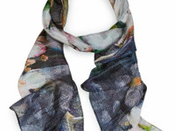 Luxurious Silk Scarves at Wholesale Prices - Quần áo / Các phụ kiện