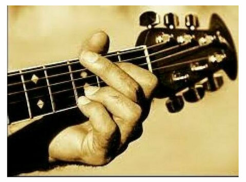 One to one guitar lessons 20€/h or 15€/pers if more than one - موزیک / تئاتر / رقص