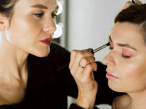 Get Glam with Deux Chic Spa – Expert Makeup in Vancouver! - Bellezza/Moda