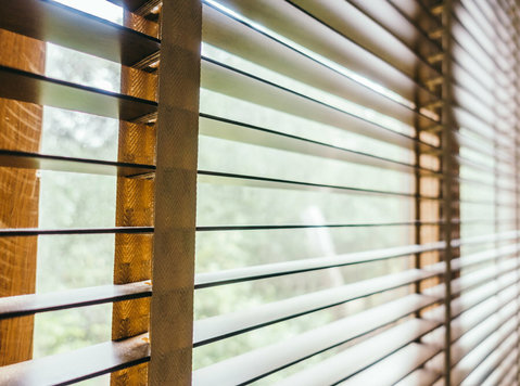 Get Stylish & Functional Window Blinds in Mississauga - Outros