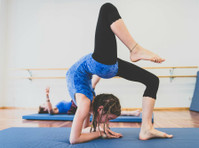 Acrobatics Class for Teens in English | Berlin - Sport/Yoga