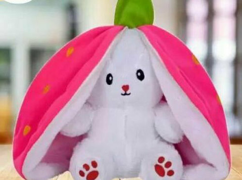 Strawberry Zipper Bunny Soft Toy - חפצי ילדים/תינוקות