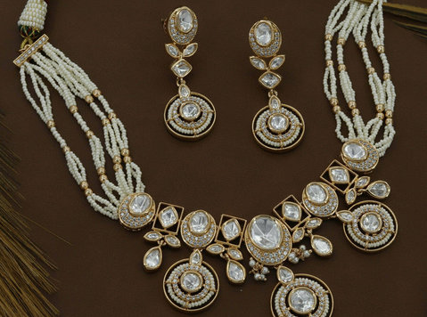 Antique jewellery - Apģērbs/piederumi