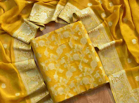 Banarasi Suits: A Blend of Tradition and Style - Odevy/Príslušenstvo