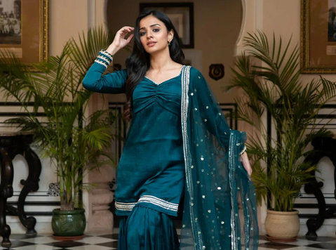 Discover Women's Sharara Suits by Lavanya The Label - Apģērbs/piederumi