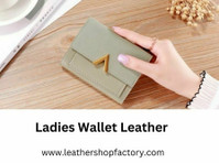 Indulge in luxury with our Ladies Wallet Leather from Leathe - Vetements et accessoires