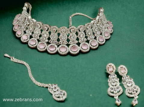 The Best Necklace Pieces for a Glamorous Look - کپڑے/زیور وغیرہ