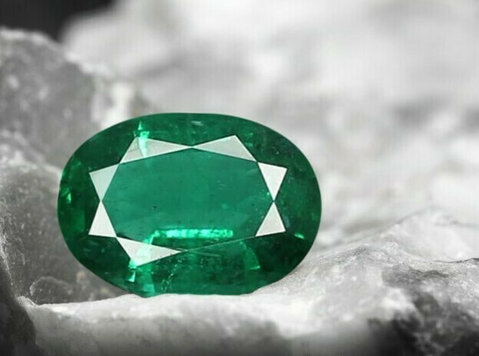 Buy Beautiful Brazilian Emerald Stone Online - Colecionadores/Antiguidades