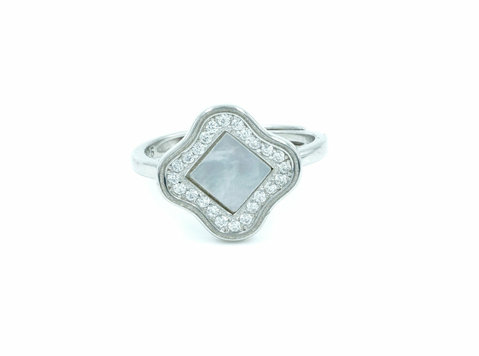Elegant Silver Clover Ring – Timeless Design for Everyday Gl - Egyéb