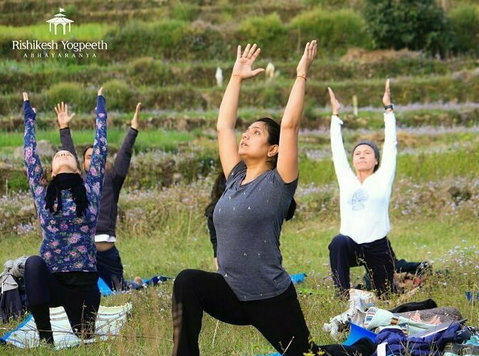 Experience the Yoga in extraordinary energy of the Himalayas - Sport/Yoga