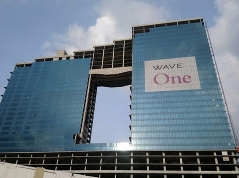 Wave One Noida Sector-18: A Prime Location for Your Business - Юридические услуги/финансы