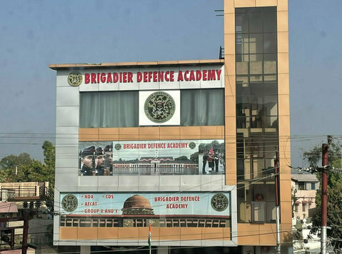 Brigadier Defence Academy in dehradun - Sonstige