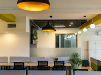 Coworking Space in Dlf Phase Iv, Sector 27, Gurugram - Iné
