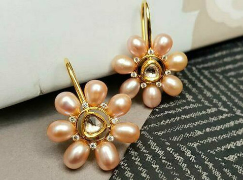 Pink Pearl and Kundan Hook Earrings - เสื้อผ้า/เครื่องประดับ