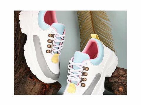 Buy Ladies Sneakers Online in India Starts Rs.499: Shop Now - Outros