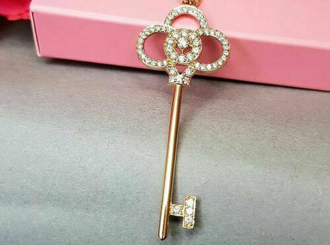 Diamond Pendant in 18k Rose Gold - Buy & Sell: Other