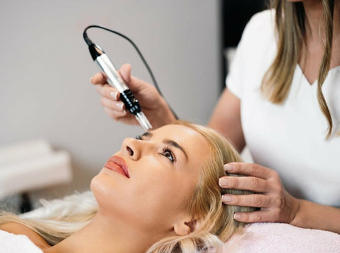 Microneedling Treatment In Delhi for Acne Scars & Anti-aging - Bellezza/Moda