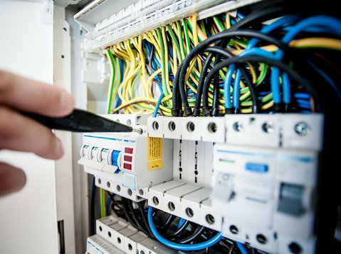Electrical work in Paschim Vihar - Elektrikári/Inštalatéri