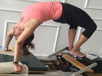 One on One Private Pilates Classes - Monicapilates.com - விளையாட்டு /யோகா 