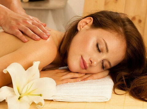 Body Massage with Extra Services Spa in Panaji 8080363153 - Skönhet/Mode