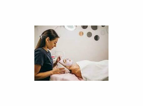 Best Cosmetologist in Ahmedabad, Gujarat - Beauty/Fashion