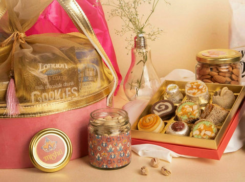 Buy Divine Festive Assorted Sweets Box Online | Mishri Sweet - Diğer
