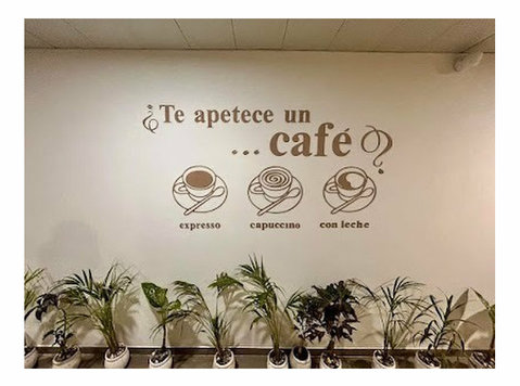 Discover Cafe Amistoso: The Best Cafe in Bhayli, Vadodara - אחר