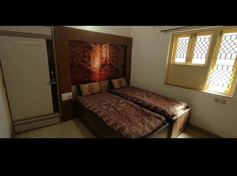 premium Single Room Pg for Girls in Bopal - Shivam Pg - 기타