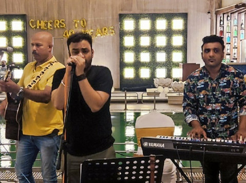 Live Band for Corporate Events: Shoonya’s Exceptional Music - אחר