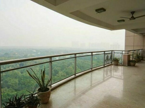 Dlf Privana South: A Landmark of Prestige and Comfort - Buy & Sell: Other