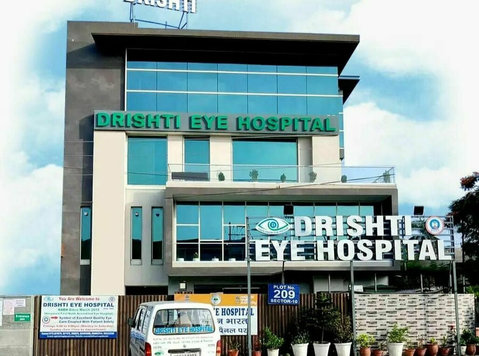 Drishti Eye Hospital Get treated by top eye doctors - Inne
