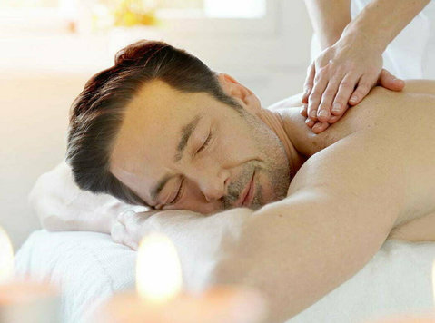 "luxurious Spa and Body Massage for Men in Bandra | The Whi - Skönhet/Mode