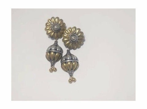 Buy oxidised dual tone earrings in Mumbai - Aakarshan - Clothing/Accessories