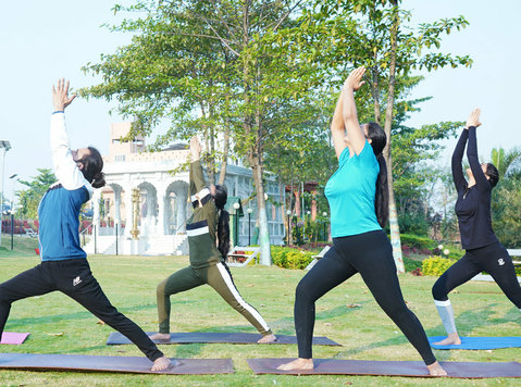 Experience Serenity and Health at Nirvana Naturopathy’s Yoga - Annet