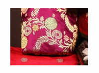 The Timeless Elegance of Dola Silk Sarees - Vetements et accessoires