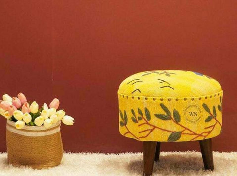 Compact Wooden Stool – Perfect for Small Spaces - Mobili/Elettrodomestici