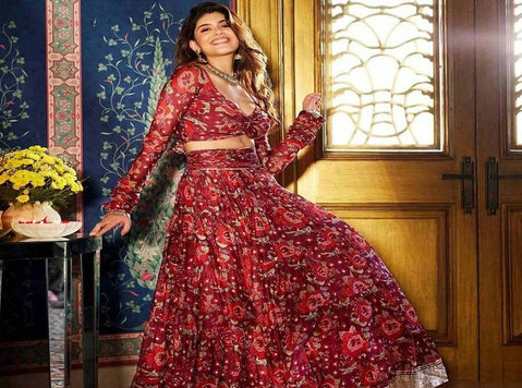 Beautiful Sangeet Outfits in Different Styles and Sizes! - لباس / زیور آلات