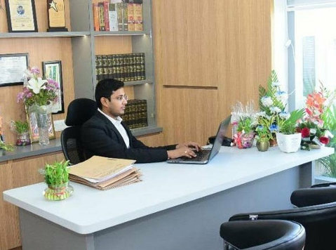 Corporate law advocate in Jaipur - Право/Финансии