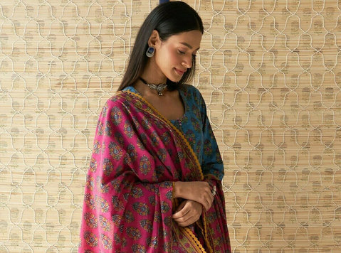 Turn Heads with the Kapaas blue block printed straight kurta - เสื้อผ้า/เครื่องประดับ