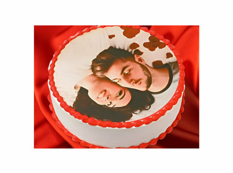 Sweet Memories: Unwrap Love with Our Online Anniversary Cake - Muu