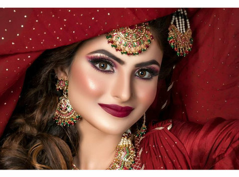 Looking for Bridal Makeup Training near You - Лепота/мода