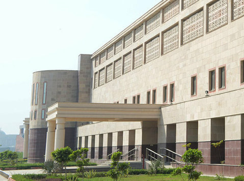 Renowned Construction Company in Delhi, India | Svarrnim - Building/Decorating