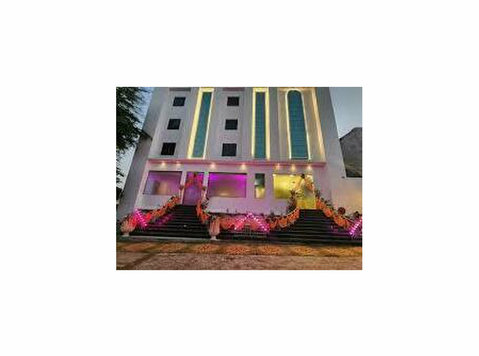 3 star hotels in Ayodhya - Avocaţi/Servicii Financiare