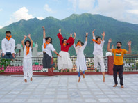 200 hour yoga teacher training in Rishikesh - விளையாட்டு /யோகா 